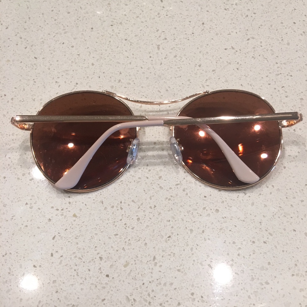 Round Retro Rose Gold Sunglasses - Picture 2 of 4